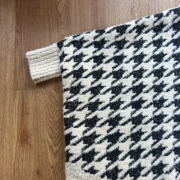 Maeve Houndstooth Oped Front Cardigan One Size - Picture 4 of 5